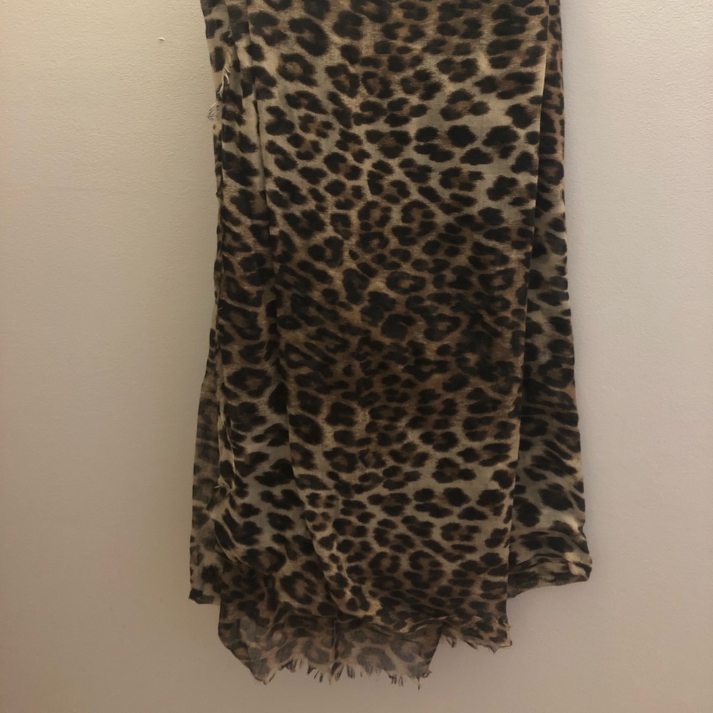 **5 ITEMS FOR $5** Cheetah Print Scarf